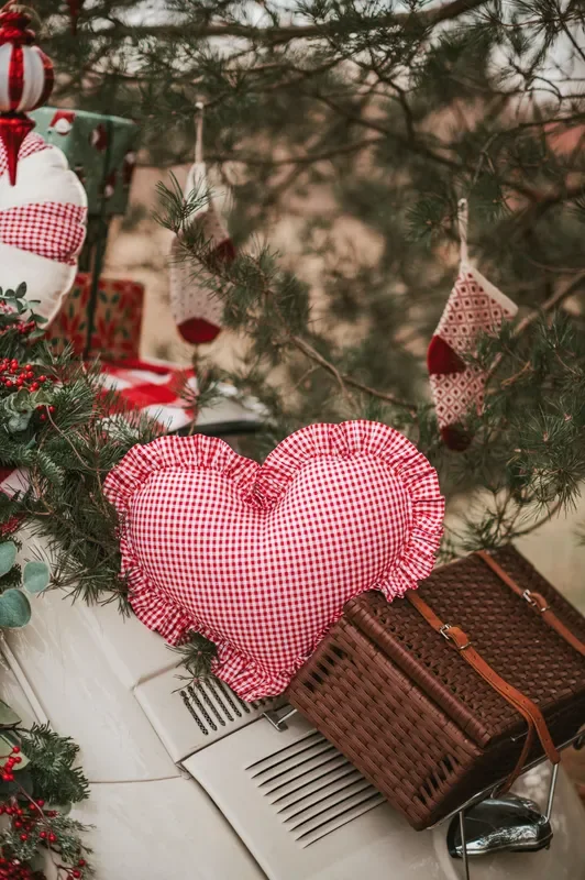 “red Checkered ” Heart Pillow With Frill