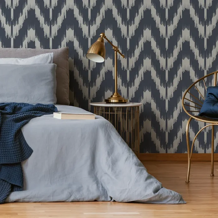 Abstract Wallpaper With An Ikat Chevron Motif In Navy And Gray – C934