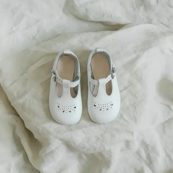Alison T-strap – White