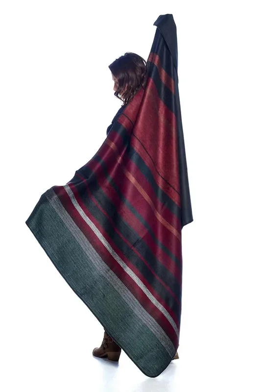 Alpaca Throw Blanket – Dragon Fruit