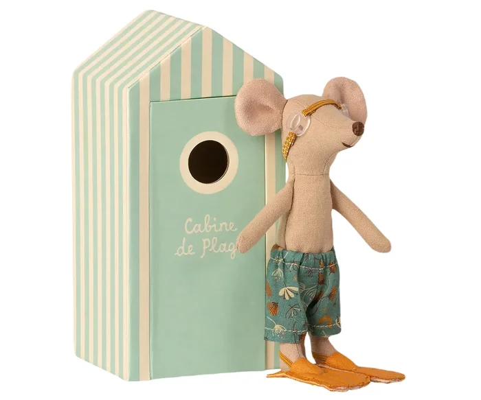 Big Brother Beach Mouse in Cabin de Plage