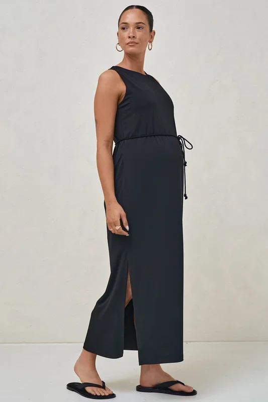 Calibration Nursing Column Dress – Black