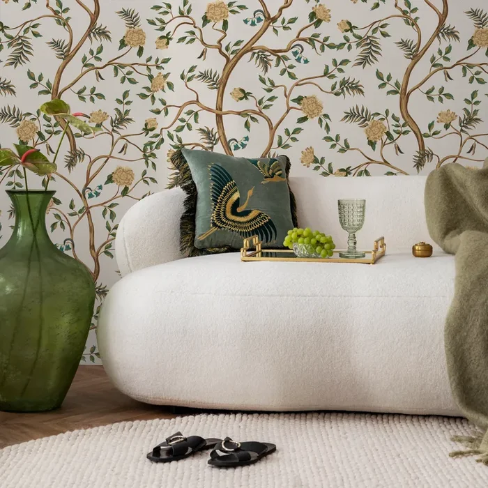 Chinoiserie Wallpaper With Winding Floral Branches In Gold, Green, And Blue – D503