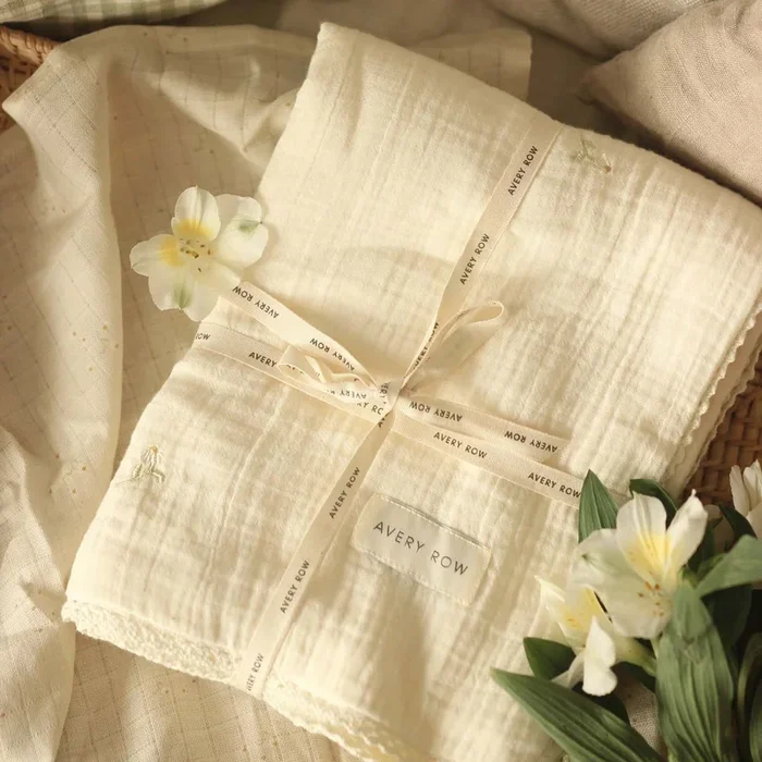 Embroidered Muslin Blanket – Wild Chamomile