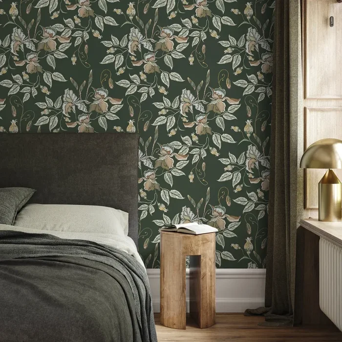 Floral Wallpaper With An Embroidered Motif In Green, Beige, And White – D869