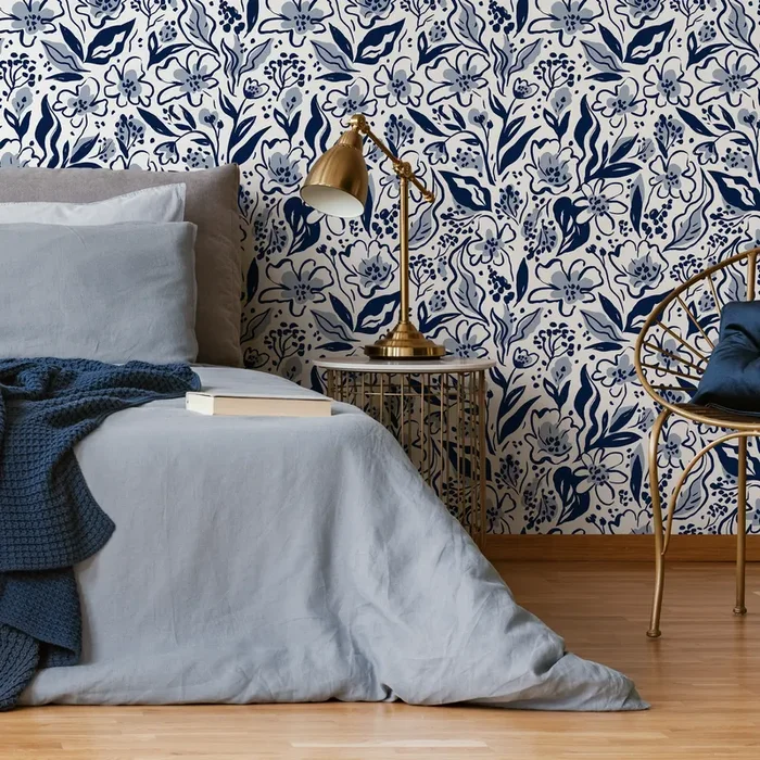 Floral Wallpaper With Painterly Blooms And Leaves In Navy And Blue – C692