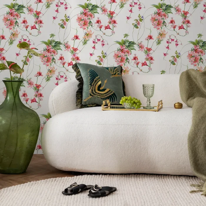 Floral Wallpaper With Trailing Sweet Pea Vines In Pink, Red, And Green – A060