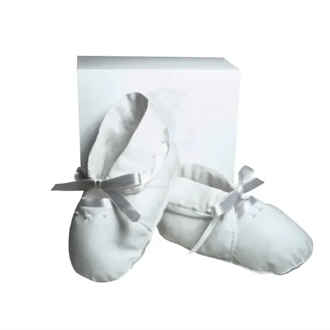 Isabel Garreton Embroidered Detail Booties In Cotton Batiste – Ivory/3-6M