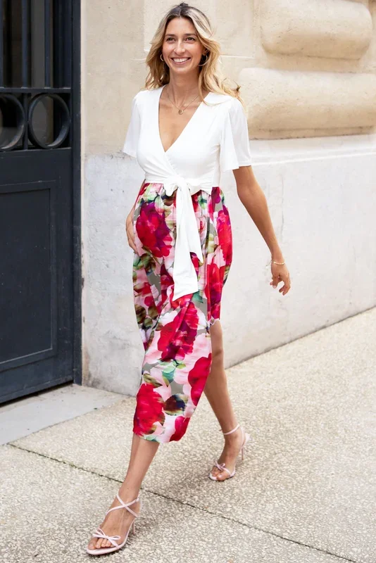 Midi Umstands- und Stillkleid in Wickeloptik mit Blumen Print