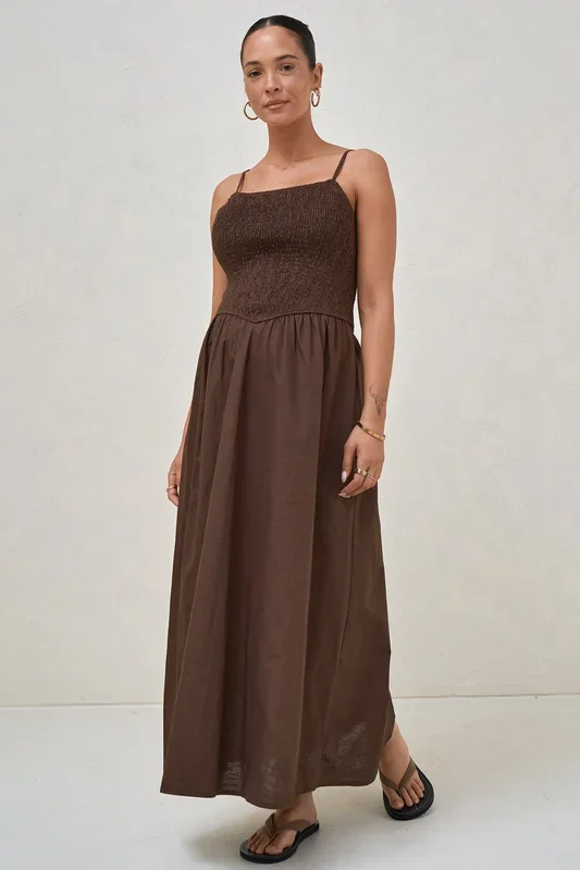 Mystery Solved Midi Dress – Chocolate