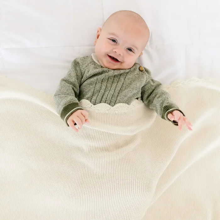 Organic Cotton Scalloped Baby Blanket – Vanilla