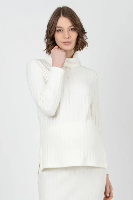 Ribbed maternity turtleneck sweater, ivory