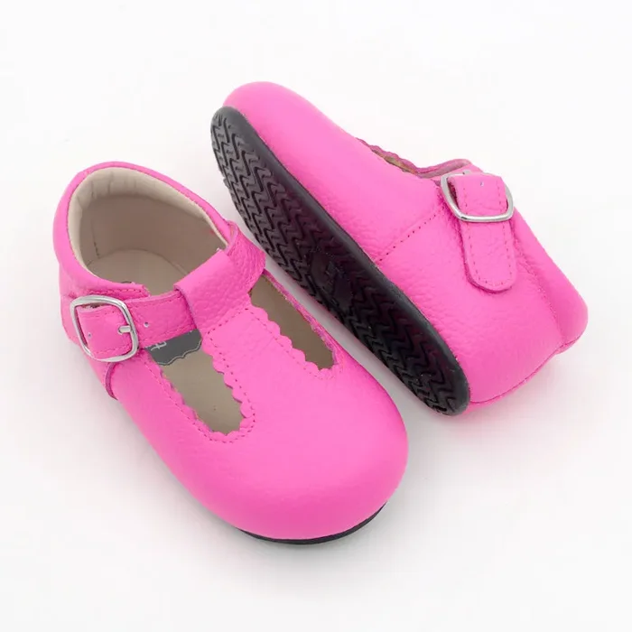 Scalloped T-strap – Neon Pink