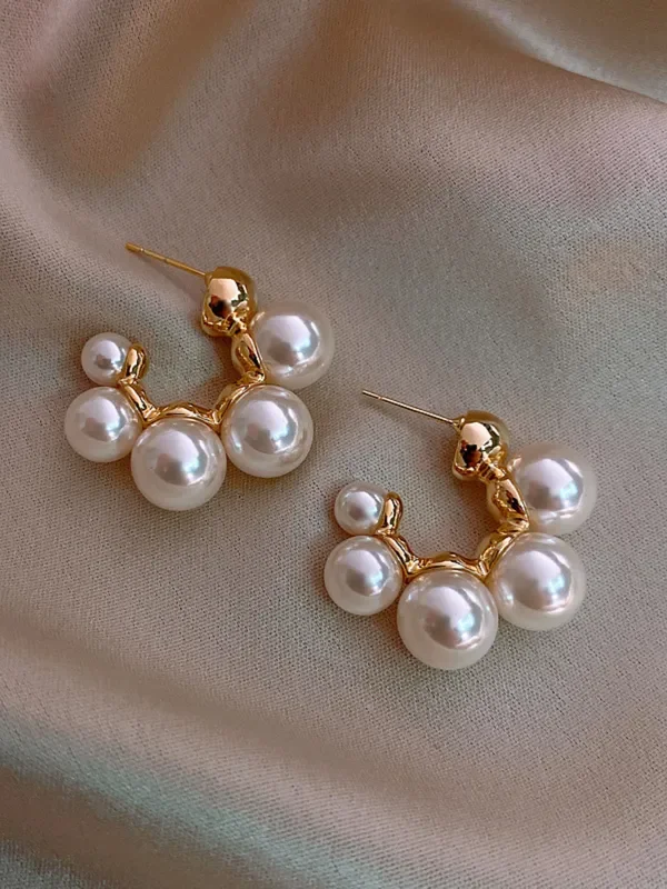 Smart and Capable Pearl Earrings