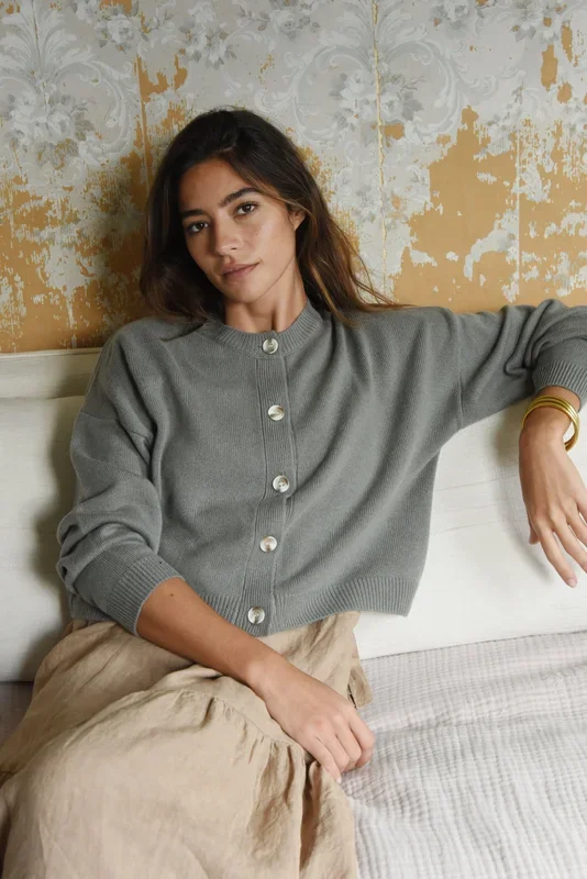 The Cashmere Kaia Cropped Cardigan // Sage