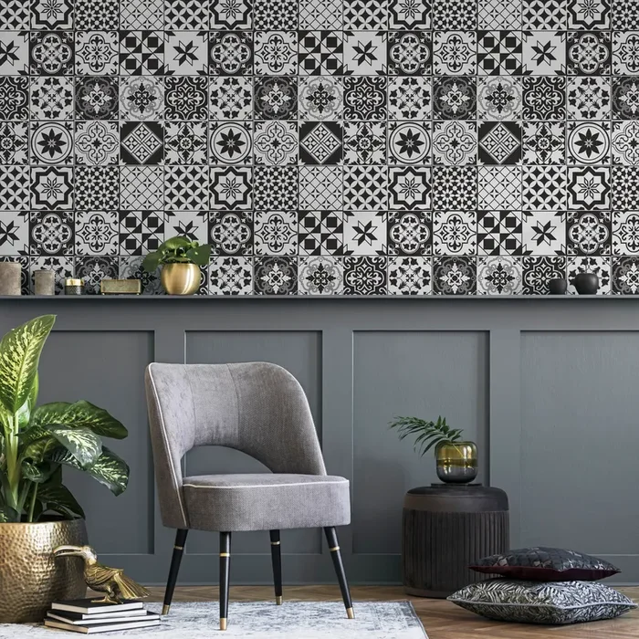 Tile Wallpaper With A Geometric Patchwork Design In Black And White – B727