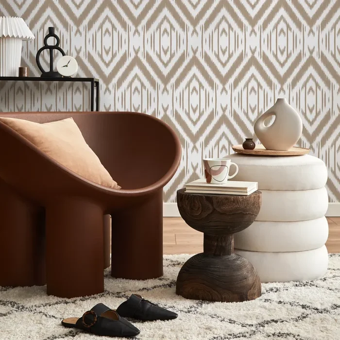 Tribal Wallpaper With An Ikat Diamond Pattern In Beige – C745
