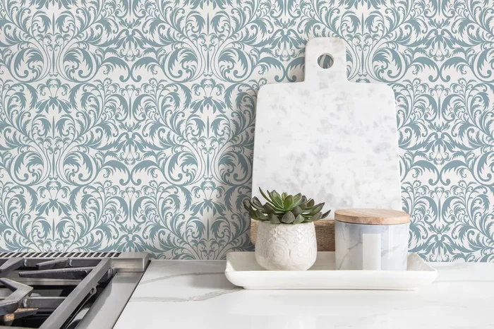 Victorian Wallpaper With An Elegant Damask Motif In Light Blue And Off-white – D365