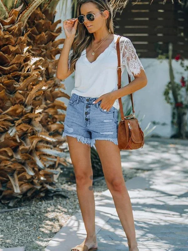 Women’s Mid Waist Buttoned Denim Shorts With Frayed Hem